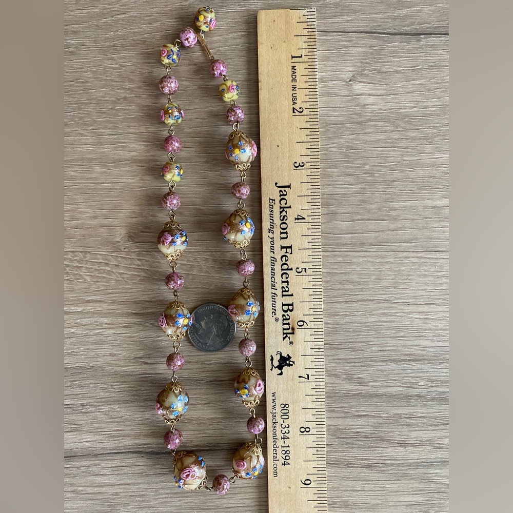 Pink baroque style Venetian glass bead necklace - Picture 6 of 6